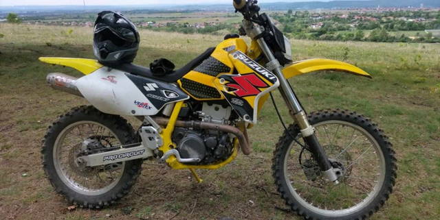 Vând sau schimb Suzuki DRZ 400E