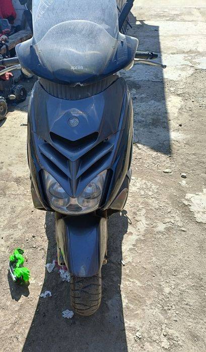 Scuter Aprilia Leonardo 125