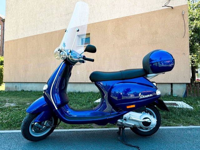 Piaggio Vespa ET4 UNICAT
