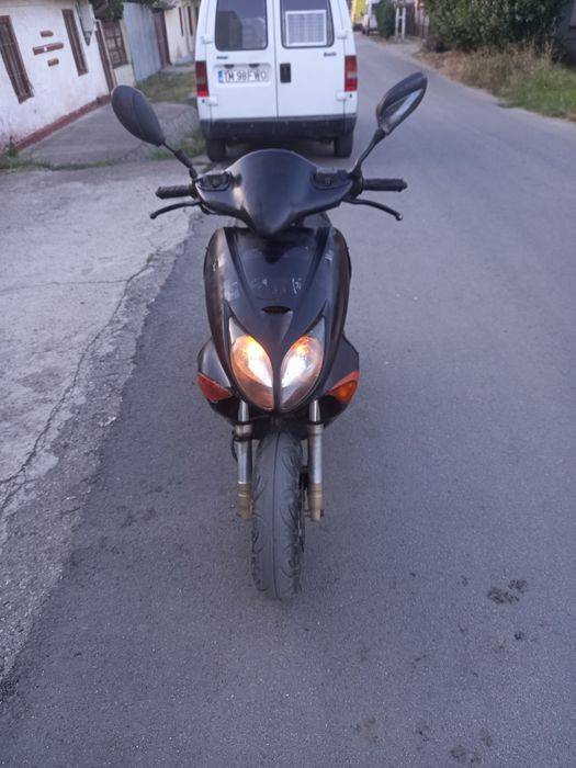 Vând scuter 4.9 Honda