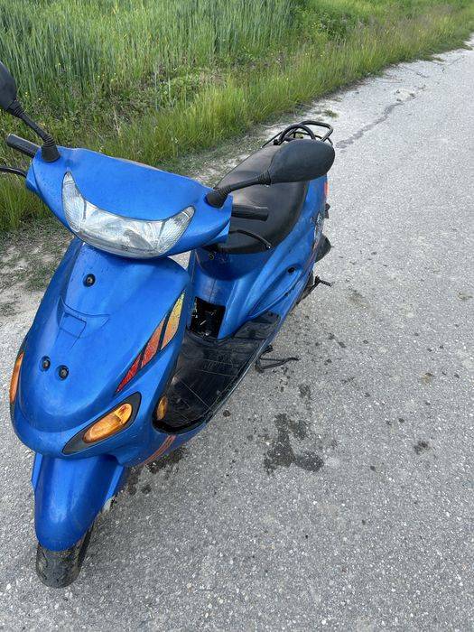 De vanzare scuter 49cc marca Iamaha Batin