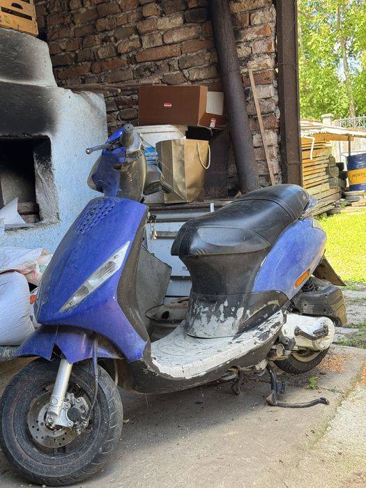Vand scutere Piaggio si Yamaha