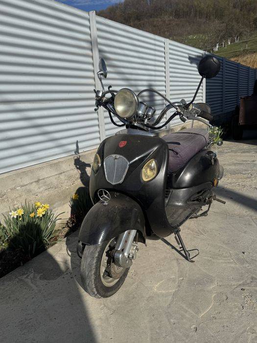 Scuter cu motor 125cc