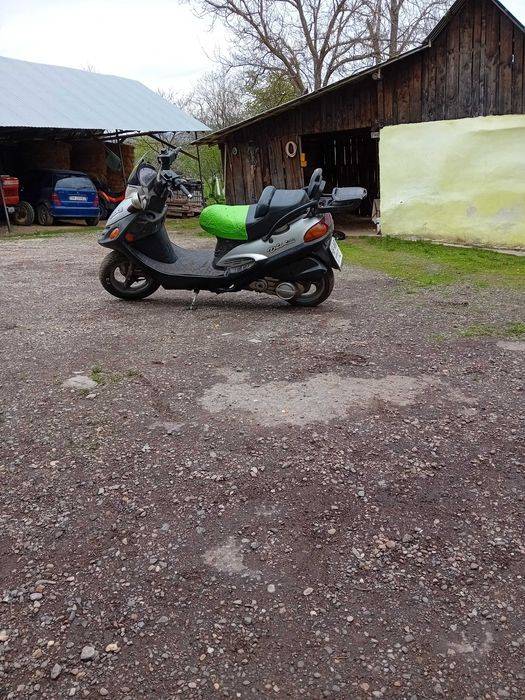 Vand scuter mai multe Detalii in privat