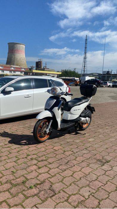 Scuter Piaggio Scarabeo 125