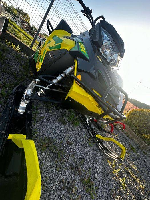 Snowmobil Lynx nu skidoo