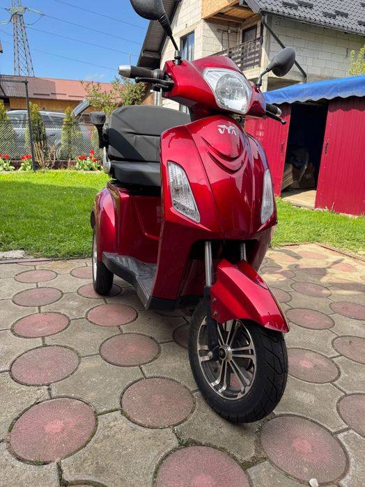 Scuter electric triciclu