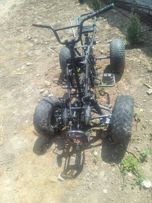 Vând.   cadru atv