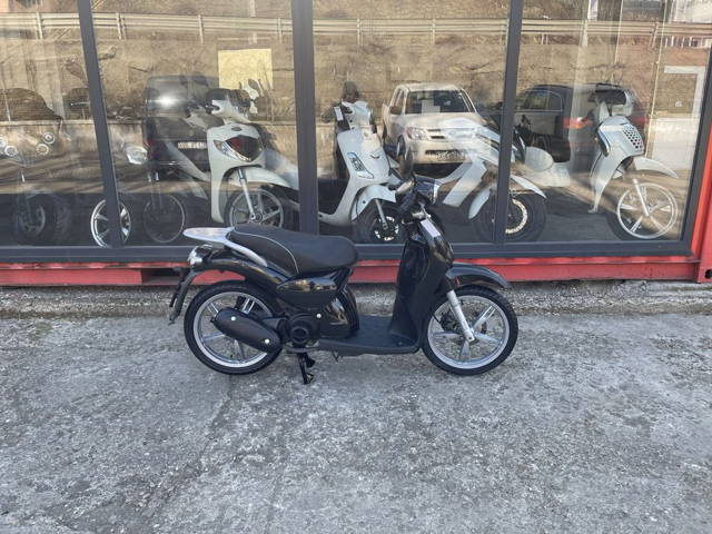 Scuter Aprilia Scarabeo 100 cc