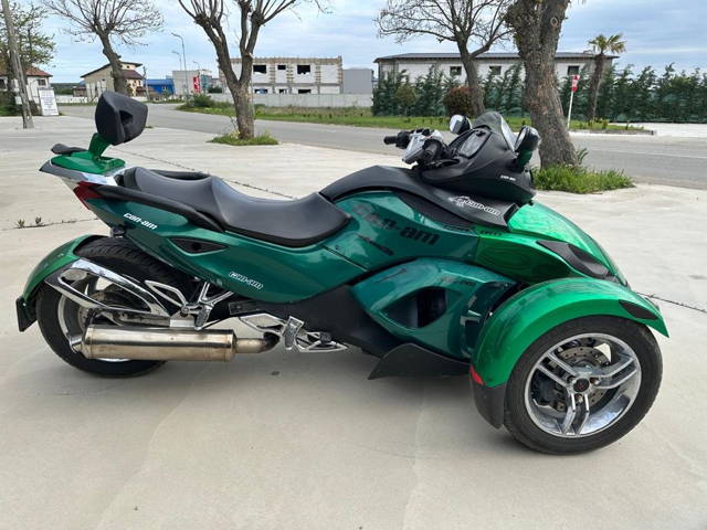 Can am spyder bombardier