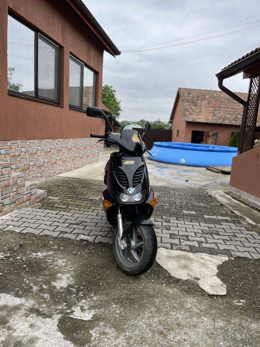 Scuter Aprilia 80cc stare impecabila functioneaza perfect