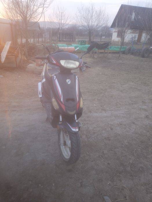 Vând scuter în stare bună 15 milioane negociabil