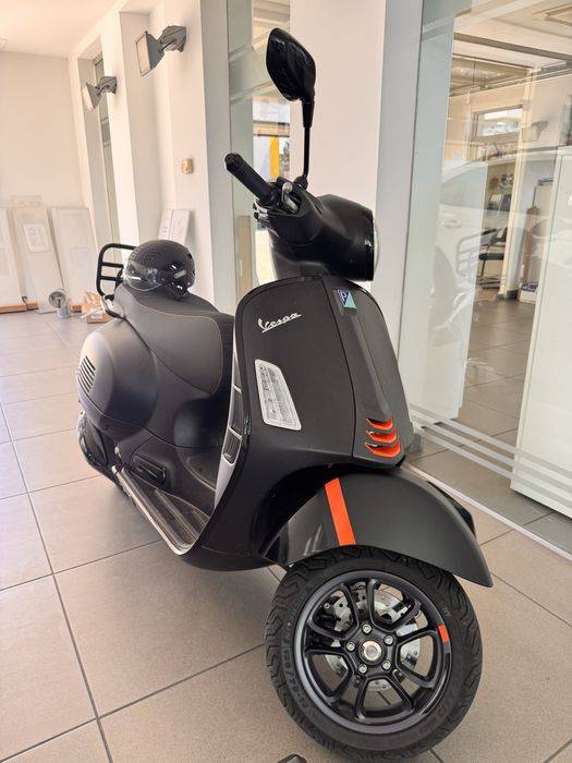 Scuter Vespa GTS 300