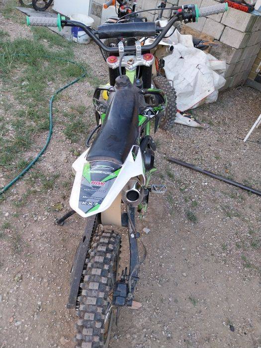 Vând motocross second-hand  pe benzina în stare bună la prețul 3000RON