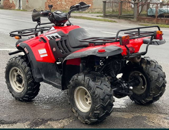 Atv Linhai worker