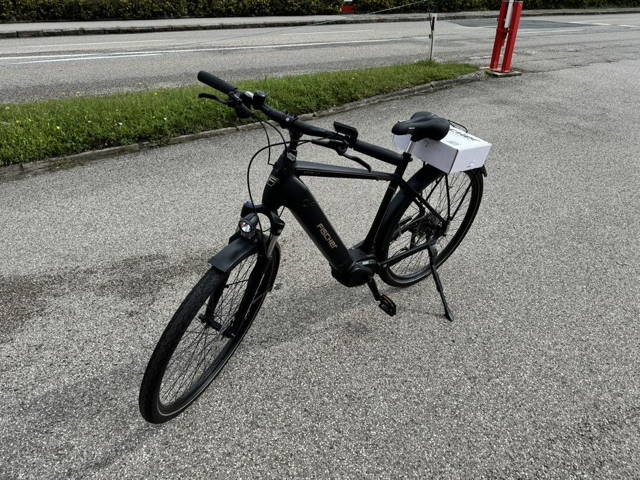 Vând bicicletǎ semi  electricǎ