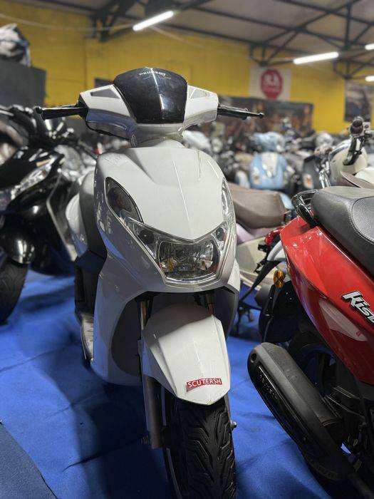 Scuter Peugot kisbee 25km/h fara permis