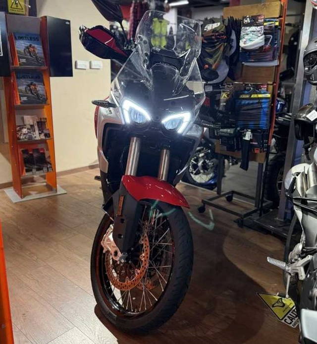 MV Agusta Enduro Veloce 2024, rulat
