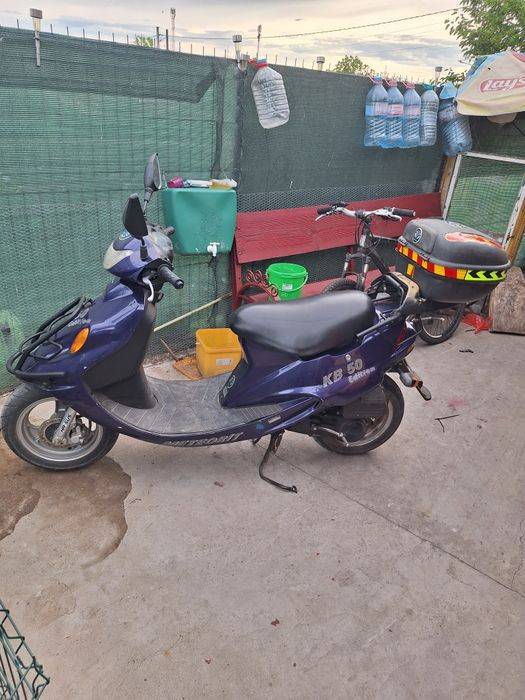 Scuter :49 cc , 4t