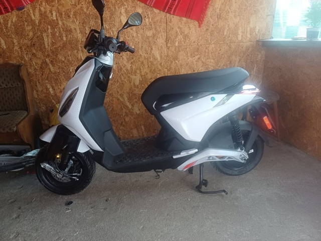 Vând scuter Piaggio electric
