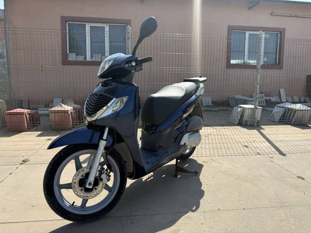 Honda sh 125i se conduce cu categoria B