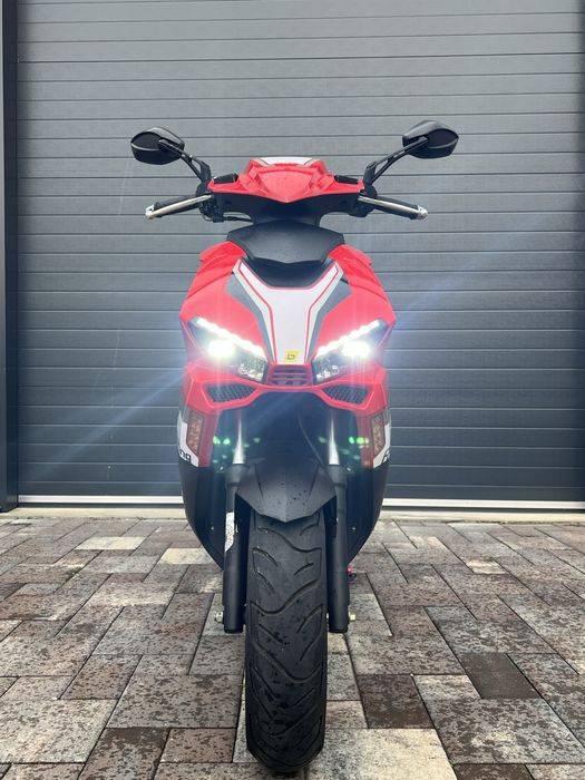 Scuter Beeline Pista 49Cc 2T Full Led