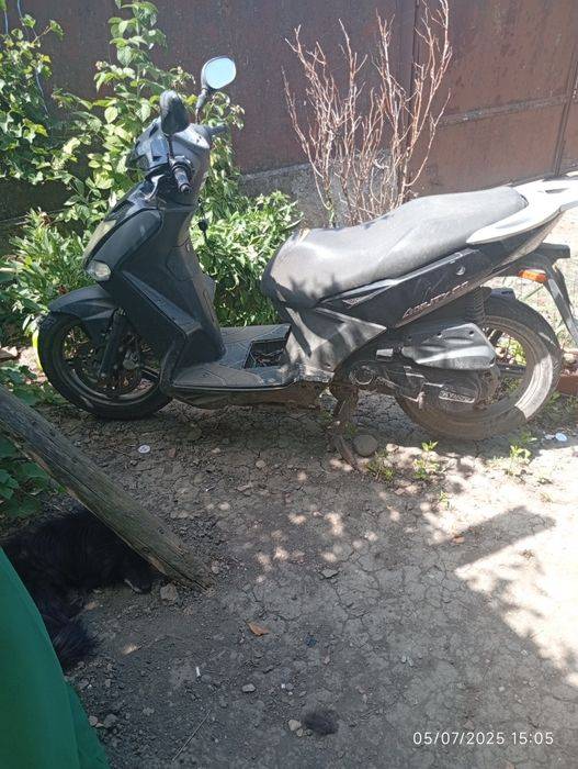 Vand scuter Kymco agility 50 sau fac schimb cu un scuter electric