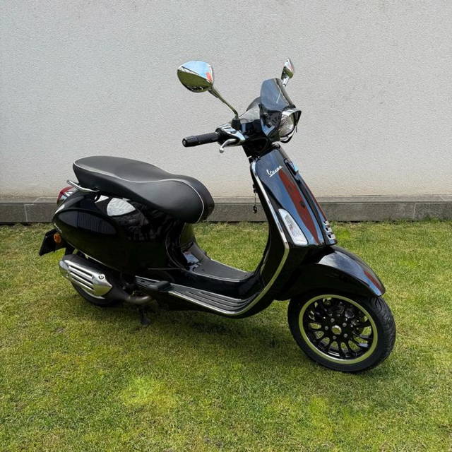 Vespa 50 ccm , model 2023 cu garantie