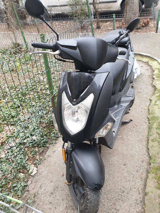 Scuter Kymco, benzina, 49cm perfect pt livrari, inmatriculat, asigurat
