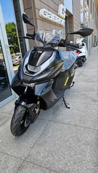 Scuter electric Zeeho AE8+ CFmoto 100 km autonomie, in garantie