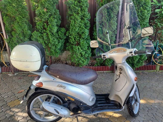 Scuter Piaggio Liberty 49 cmc automatic 2,5 kw