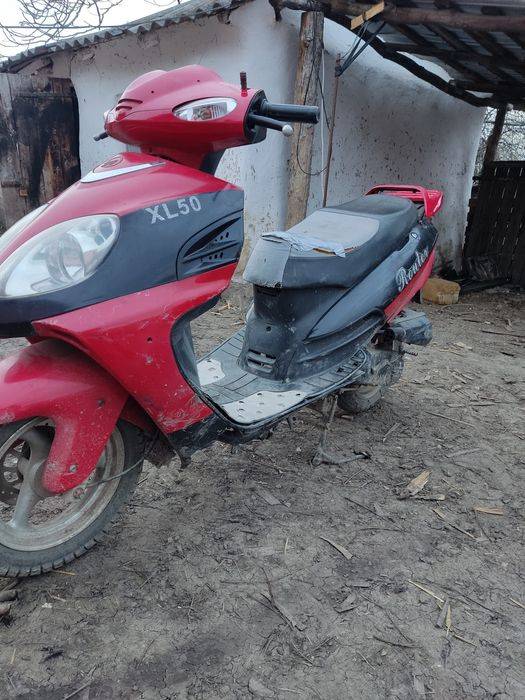 Vând scuter în stare de funcționare