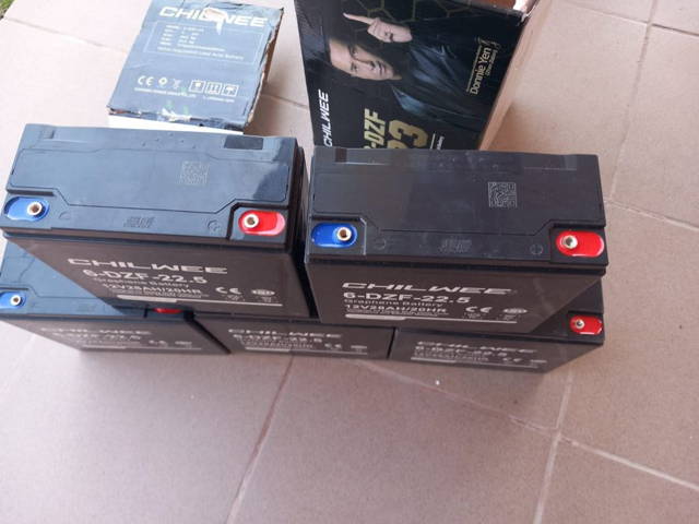 Vand urgent dar foarte urgent  baterii de triciclu