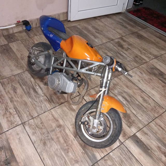 Vând sau schimb cu trotinetă electrica