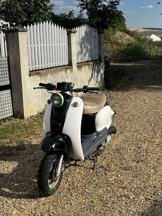 De vanzare scuter 50cc 4t