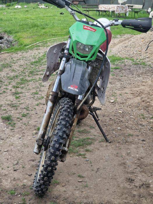 Vând sau schimb Cross Yamaha