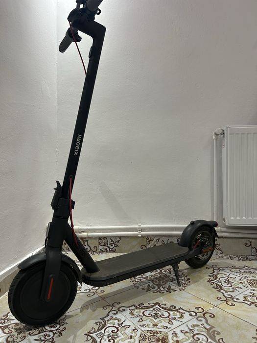 Vand trotineta electrica sau schimb cu iphone 15 pro max