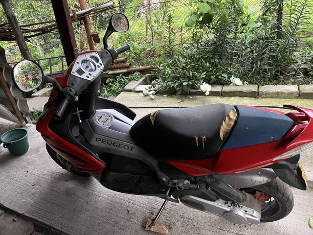 Vand scuter peugeot