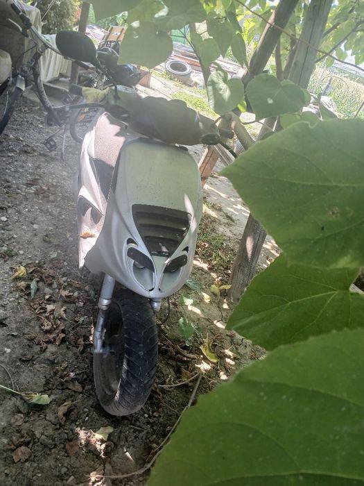 Vând scuter  piaggio
