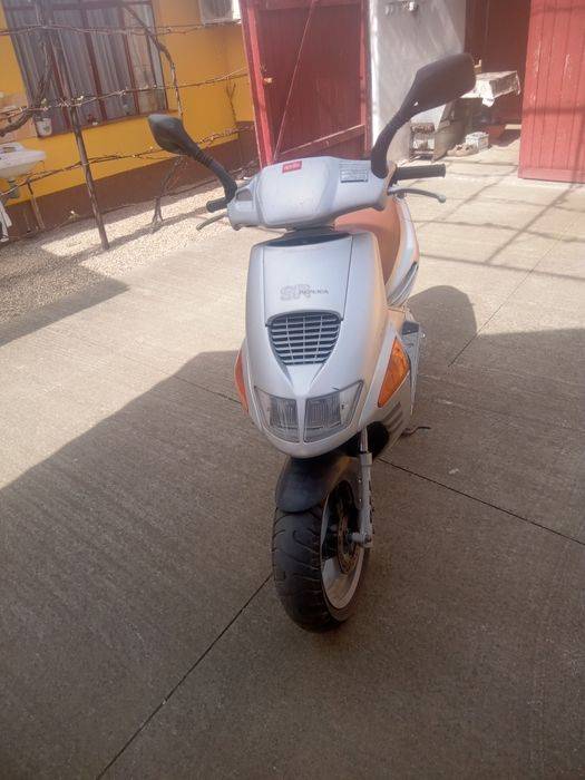 Vând scuter Aprilia