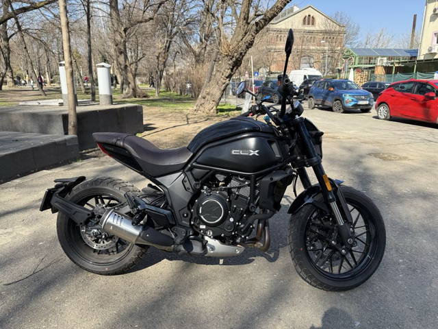 CF Moto 700 CLX Heritage Black Edition in Garantie