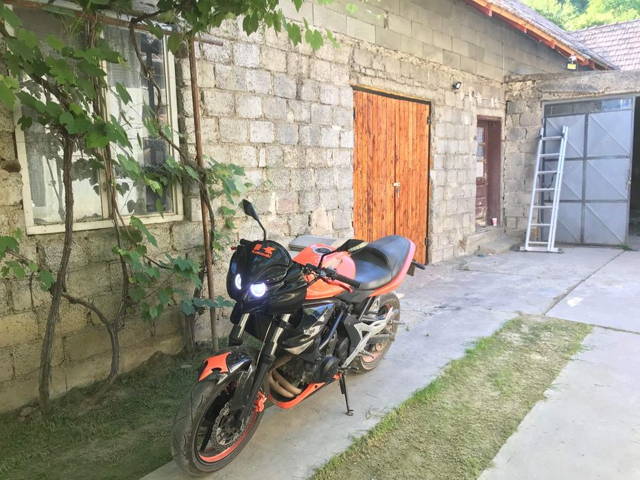 kavasaki ER 6N 650cc 6 viteze. schimb si cu cross de 450cc