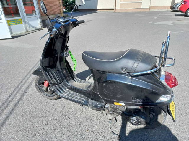 Scuter Piaggio Vespa inregistrat 25kmh (se conduce fara permis)
