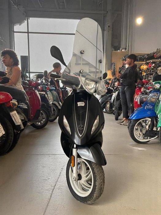 Scuter Piaggio Fly