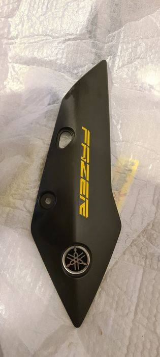 Carena laterală  stanga  Yamaha FZ8 si parvriz original /amortizor nou