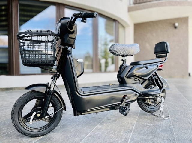 Scuter electric 350W 20 Ah Viteză maxima 25 km/h Limitat