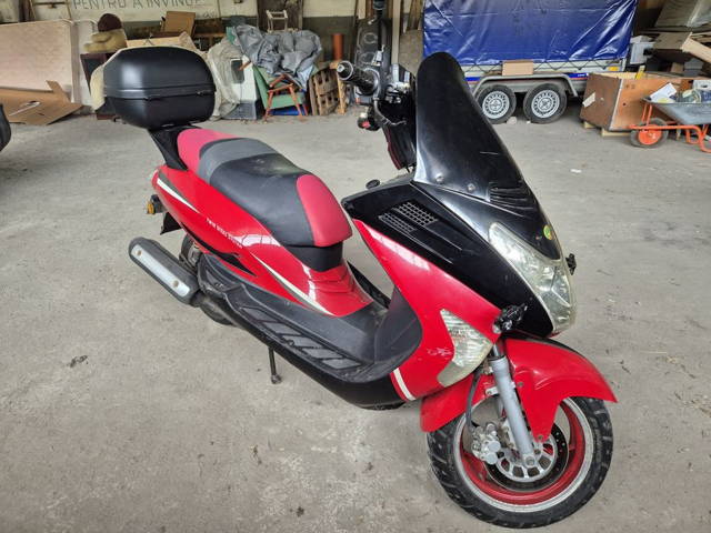 Vând scuter Znen Interceptor