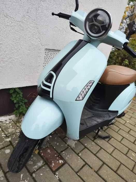 Scuter RDB BLUE BERRY 50cc, 4 timpi , CU ACTE , usor negociabil
