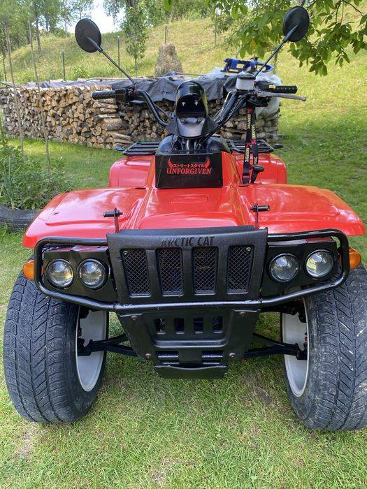 Vând atv Arctic Cat 300