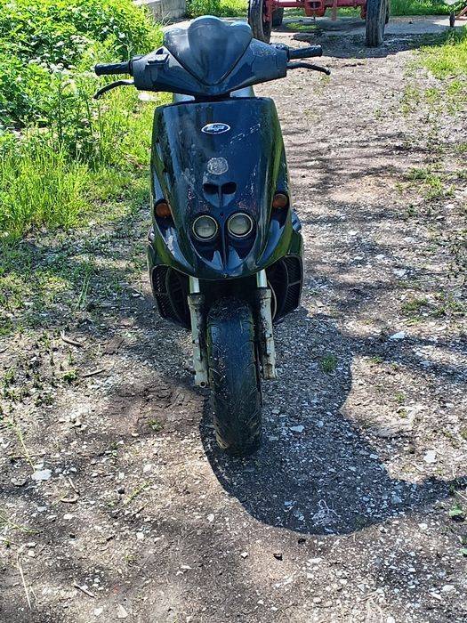 Vând scuter malaguti f12 80cc